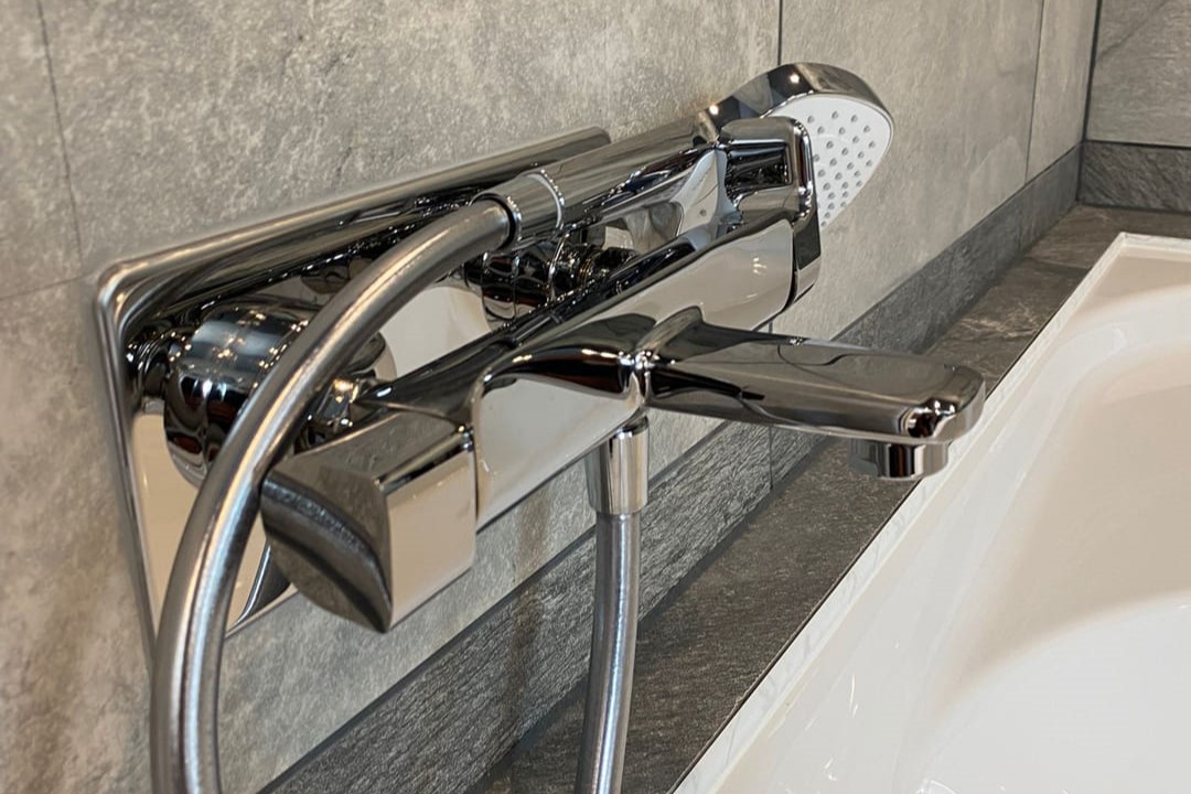 chrome de salle de bain propre